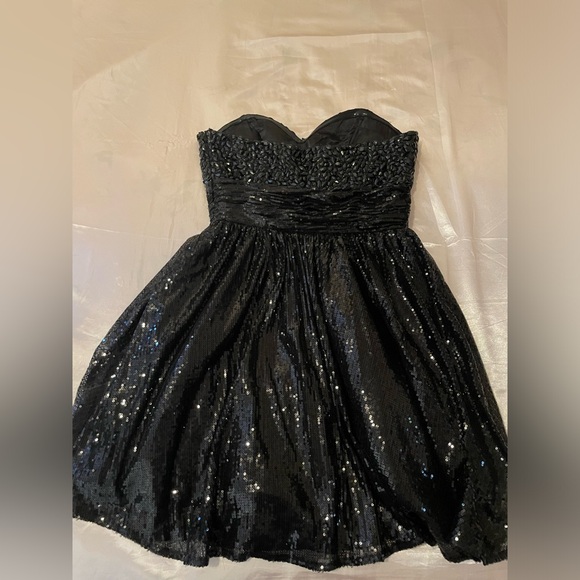 Very cute black strap less sparkly dress - Picture 13 of 14